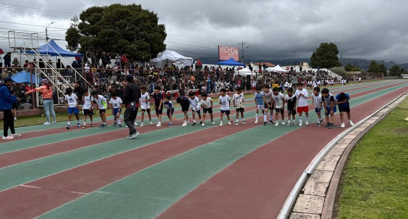 Velocidad y pasión, inician los Juegos Estudiantiles  – La Voz del Altiplano