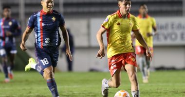 Djorkaeff Reasco marca un hat-trick y El Nacional rescata un empate 3-3 ante Aucas – La Voz del Altiplano