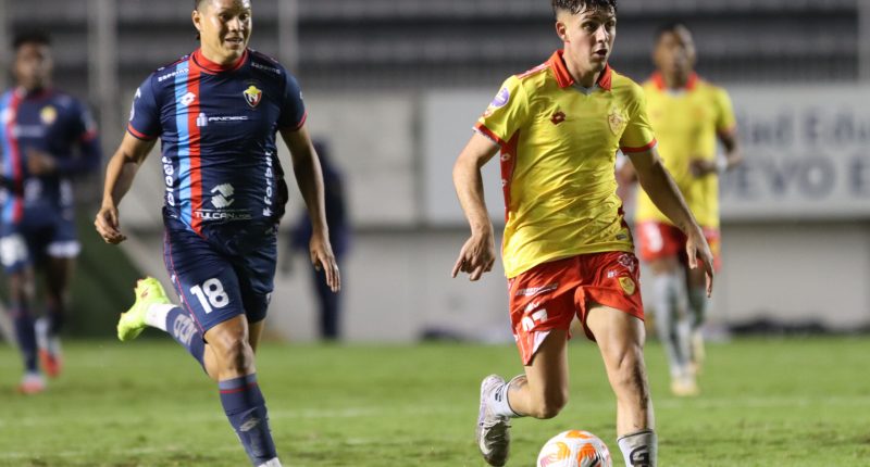 Djorkaeff Reasco marca un hat-trick y El Nacional rescata un empate 3-3 ante Aucas – La Voz del Altiplano