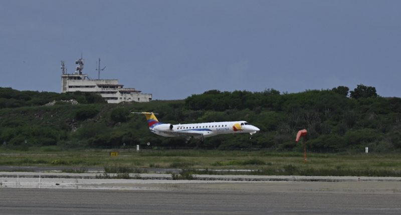 Dictadura venezolana revoca permisos a seis aerolíneas a las que acusa de “terrorismo” – La Voz del Altiplano