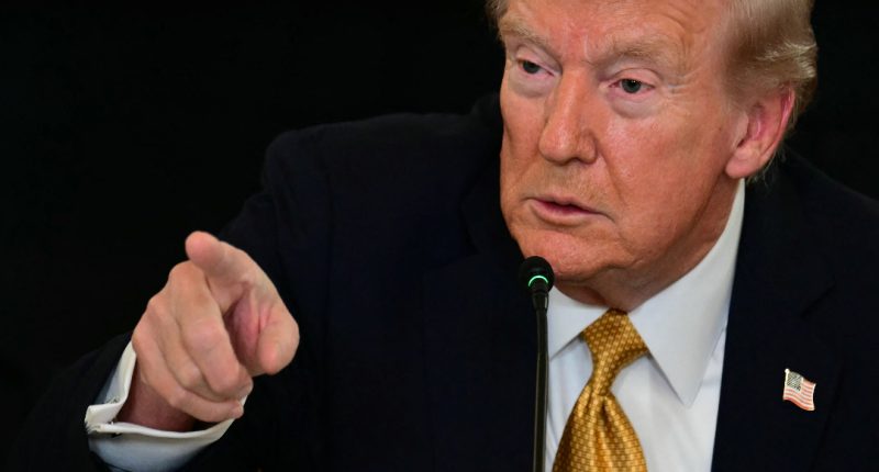 Trump asegura que tuvo conversaciones con Cuba, mientras el régimen cubano asedia a diplomáticos estadounidenses – La Voz del Altiplano