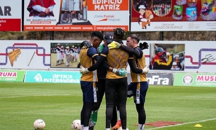 El ‘Ponchito’ preparado para visitar Manta  – La Voz del Altiplano