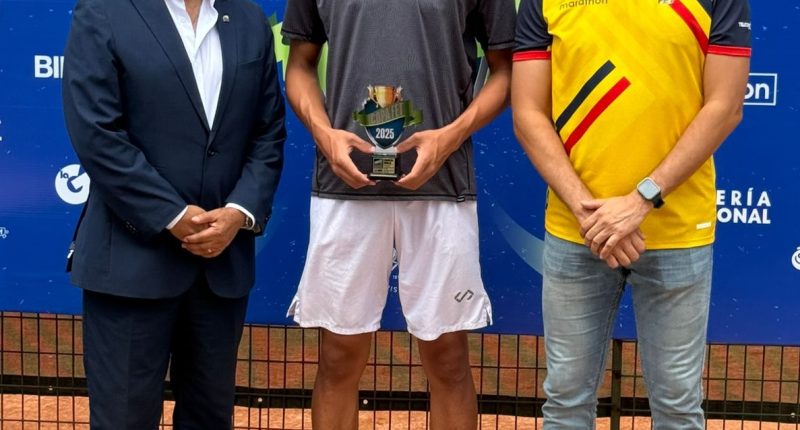Copa FET 2025: Tenista ambateño campeón nacional absoluto  – La Voz del Altiplano