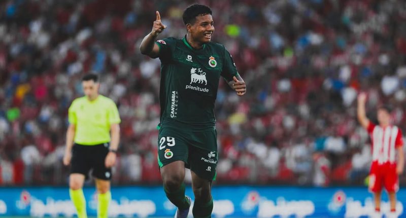 Jeremy Arévalo, el goleador que revoluciona al Racing de Santander y despierta el debate sobre su futuro con la selección de Ecuador – La Voz del Altiplano