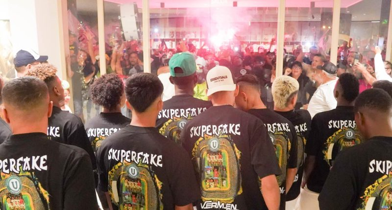 Liga de Portoviejo es respaldado con un Banderazo – La Voz del Altiplano