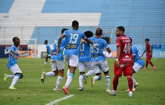 El ‘Ponchito’ comprometió la categoría  – La Voz del Altiplano