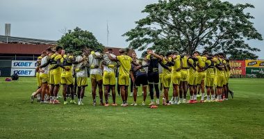 Barcelona SC paraliza entrenamientos ante deudas salariales – La Voz del Altiplano