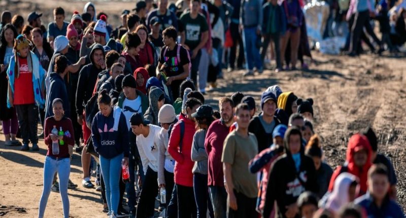 Miles de cubanos siguen buscando llegar a Estados Unidos vía Nicaragua – La Voz del Altiplano