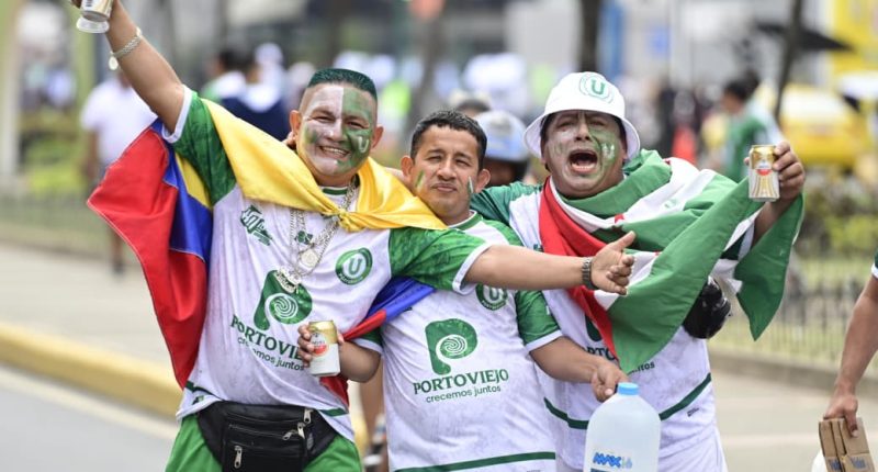 Ambiente festivo previo al decisivo Liga de Portoviejo vs Aampetra – La Voz del Altiplano