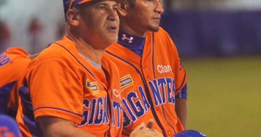Omar Vizquel, el venezolano que busca reflotar su carrera como dirigente en el béisbol de Nicaragua – La Voz del Altiplano