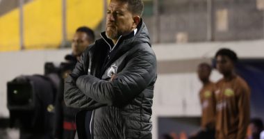 ¡Fin del ciclo! Patricio Urrutia renuncia al Delfín SC a dos días de la histórica humillante goleada 0-8 recibida ante Aucas – La Voz del Altiplano