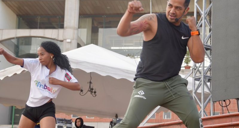 Mega Rumba Navideña congregó a cientos de asistentes  – La Voz del Altiplano