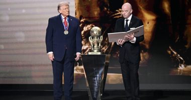 Un Donald Trump dichoso recibe el primer Premio de la Paz de la FIFA – La Voz del Altiplano