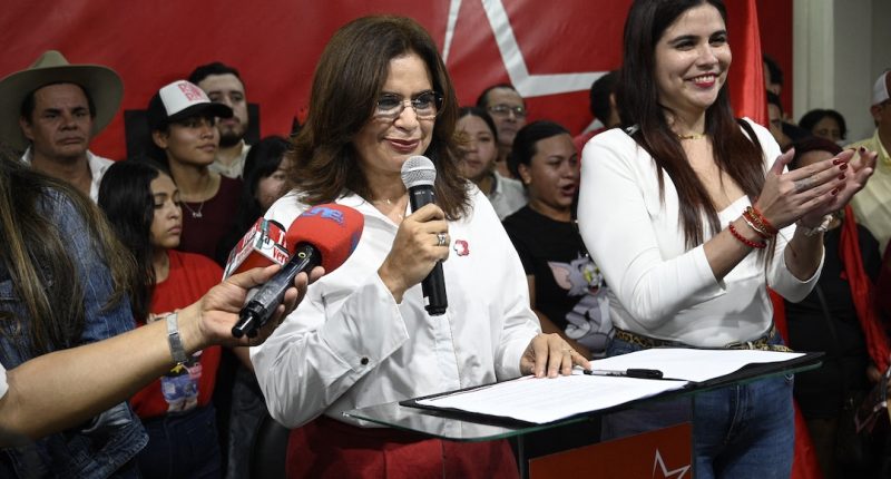 La izquierdista Xiomara Castro denuncia «golpe electoral» en Honduras – La Voz del Altiplano