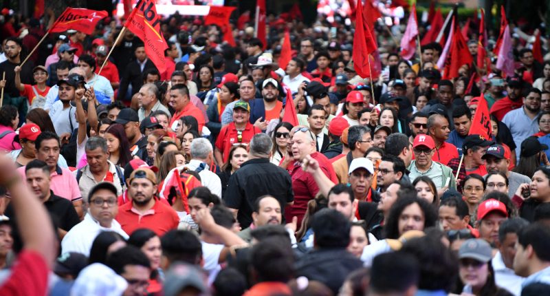 Miles de oficialistas protestan en Honduras contra «golpe electoral» – La Voz del Altiplano