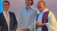 Leonardo Campana recibió la bendición de sus pies por sacerdote – La Voz del Altiplano