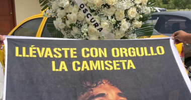 Último adiós a Mario Pineida: Amigos, familiares e hinchas despiden al futbolista asesinado – La Voz del Altiplano