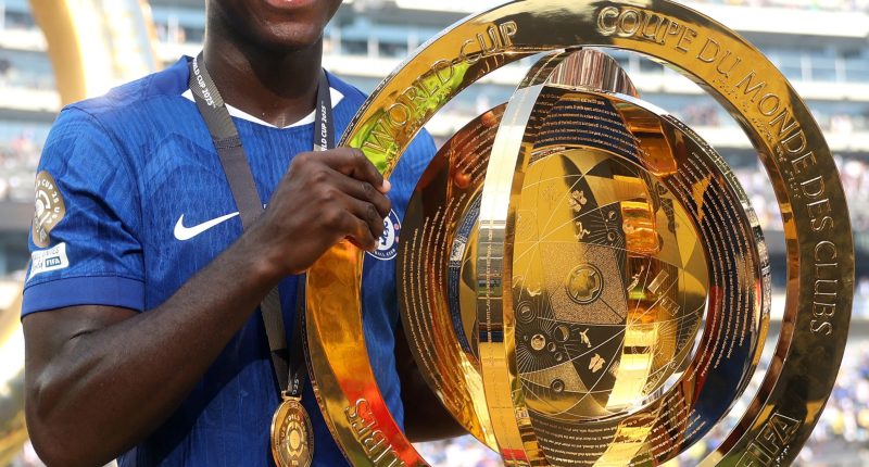 Prensa española sitúa a Moisés Caicedo como opción del FC Barcelona para reforzar el mediocampo – La Voz del Altiplano