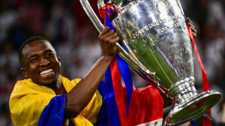 Willian Pacho incluido en el equipo ideal del año 2025 de la IFFHS – La Voz del Altiplano