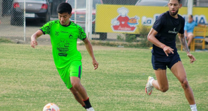 Cuerpo técnico de Delfín SC mira a los juveniles – La Voz del Altiplano