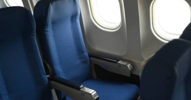 Sentó a su esposa fallecida en una silla de ruedas e intentó subirla a un avión, en Tenerife – La Voz del Altiplano