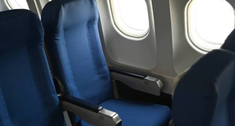 Sentó a su esposa fallecida en una silla de ruedas e intentó subirla a un avión, en Tenerife – La Voz del Altiplano