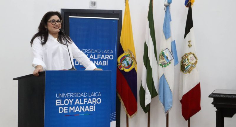 Exalumna radicada en Estados Unidos regresa a la ULEAM como ponente académica – La Voz del Altiplano