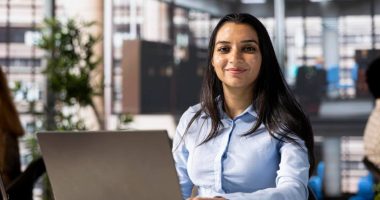 Nueva jornada laboral en Ecuador divide 40 horas en 4 días – La Voz del Altiplano