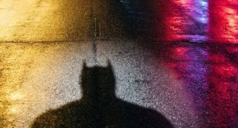 El Batman de Manta regresa para proteger la ciudad – La Voz del Altiplano