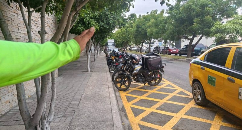 Quejas por parqueo pagado en Mall del Pacífico – La Voz del Altiplano