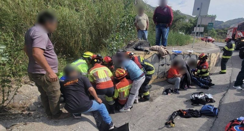 Al menos seis personas resultaron heridas tras un choque de camión en Guayllabamba – La Voz del Altiplano