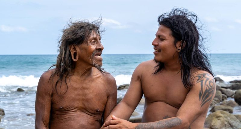 Primera vez de los Waorani en Manta: Selva y Mar unidos – La Voz del Altiplano