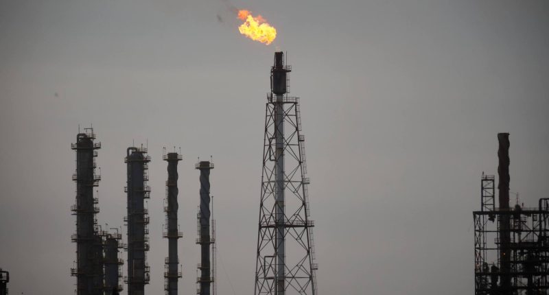 Trump impondrá aranceles a países que envían petróleo a Cuba – La Voz del Altiplano