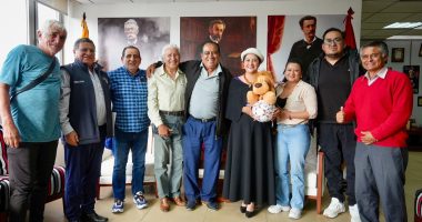 Homenaje a las glorias del fútbol local  – La Voz del Altiplano