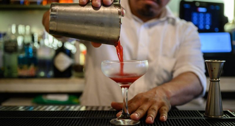 Ministerio de Hacienda incrementa impuestos de timbres fiscales y cuota por litro de alcohol – La Voz del Altiplano