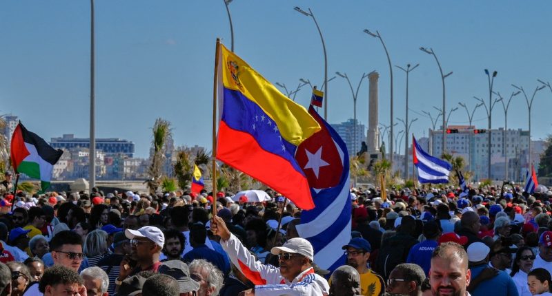 Cuba confirma que 32 militares, escoltas de Nicolás Maduro, murieron durante la captura del exlíder chavista – La Voz del Altiplano