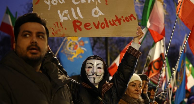 Irán «no cederá» ante los manifestantes, advierte el líder supremo – La Voz del Altiplano