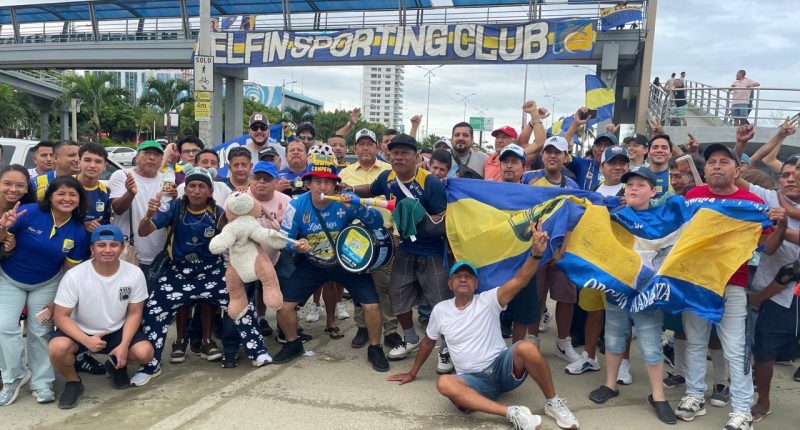 Hinchas de Delfín SC protestan por la posible venta del equipo – La Voz del Altiplano