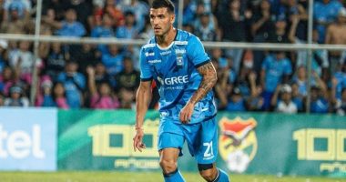 Defensa uruguayo refuerza la celeste  – La Voz del Altiplano