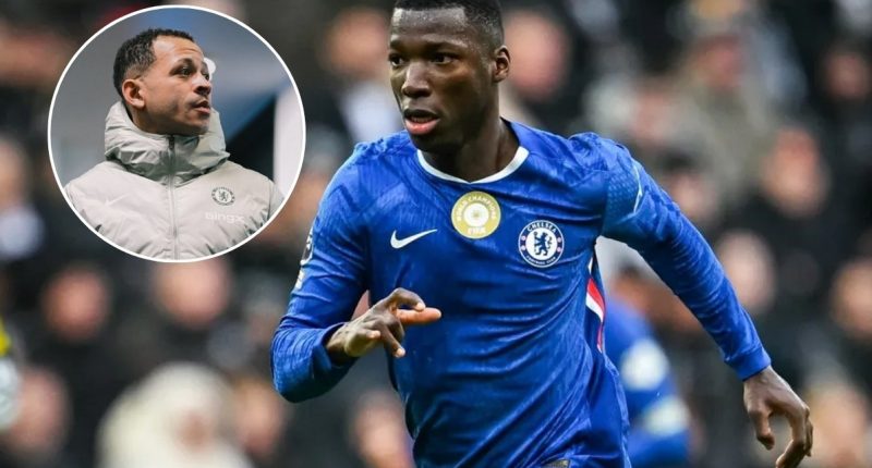 Moisés Caicedo elogia a Liam Rosenior tras debut con Chelsea – La Voz del Altiplano