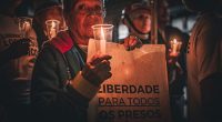 Familiares de presos políticos en Venezuela continúan en vigilia a la espera de excarcelaciones – La Voz del Altiplano