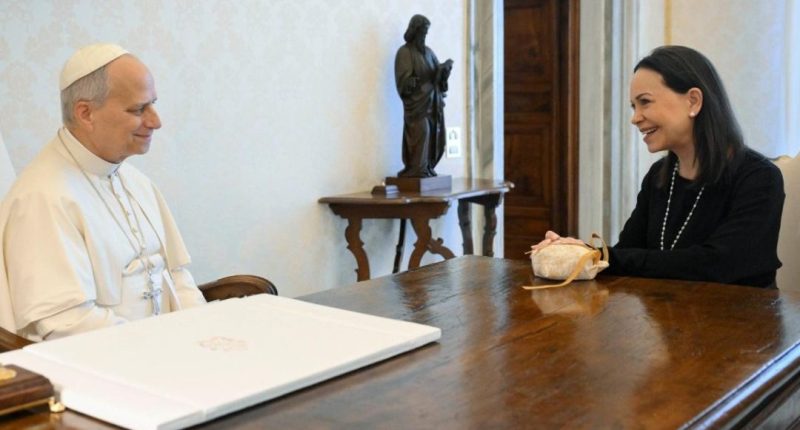 Papa León XIV recibe a María Corina Machado en audiencia privada – La Voz del Altiplano