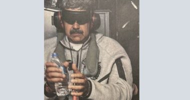Trump publica foto de Maduro esposado y con los ojos tapados con gafas oscuras – La Voz del Altiplano