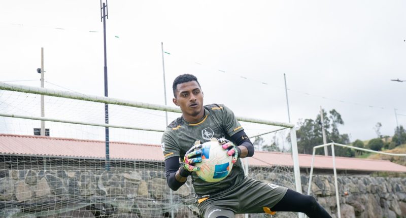 El ‘Ponchito’ afina plantel para amistoso  – La Voz del Altiplano