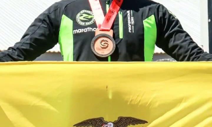 Ambateño entre los mejores en aguas abiertas – La Voz del Altiplano