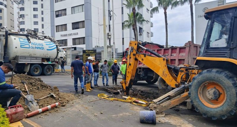 Socavón en Hotel Oro Verde Cierra Parcialmente Vía en Manta – La Voz del Altiplano