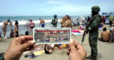 Militares distribuyen volantes del Plan 131 en Manta – La Voz del Altiplano