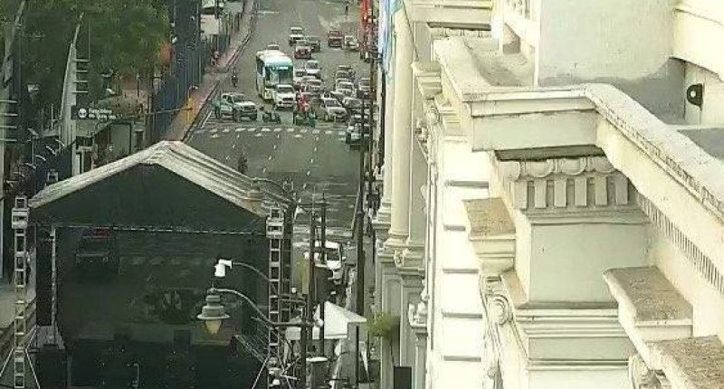 Gobernador del Guayas retira tarima en marcha – La Voz del Altiplano