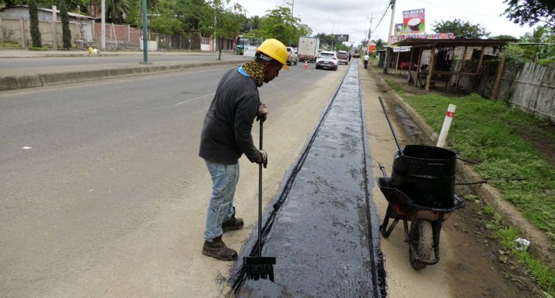 Reclamos por retrasos en asfalto: Portoviejo-Crucita – La Voz del Altiplano