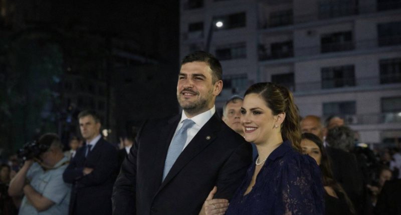 «No es justo para mis hijos (…) un desconocido para ellos apuntándolos con un fusil en la cabeza», el relato de Fiorella Icaza, esposa de Aquiles Alvarez – La Voz del Altiplano